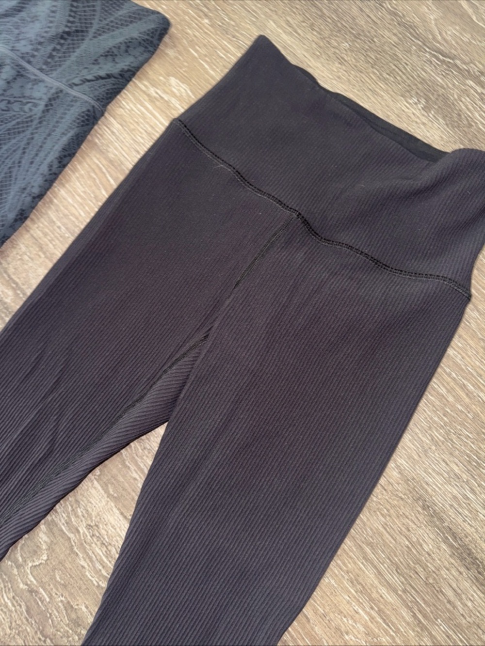 Athleta BUNDLE (2) Patterned & Ribbed Leggings Size XS Grey Black Gym Active - Picture 2 of 10